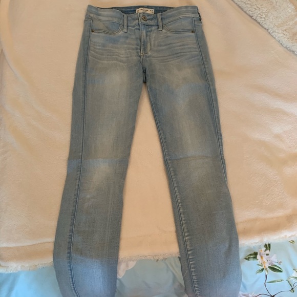 Abercrombie Light Wash Skinny Jean Size 0 - Picture 2 of 4
